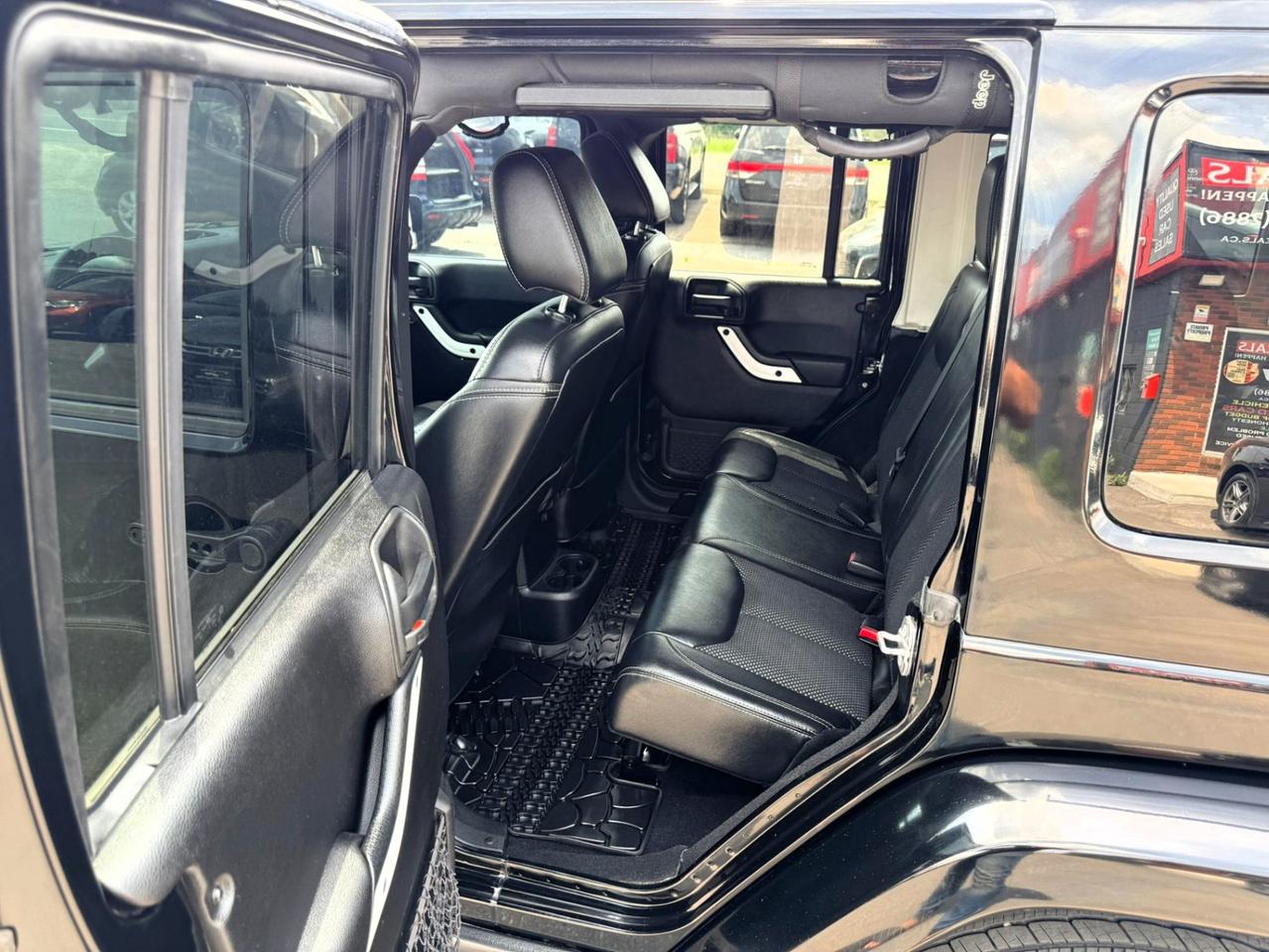 2015 Jeep Wrangler Unlimited Sahara X Photo