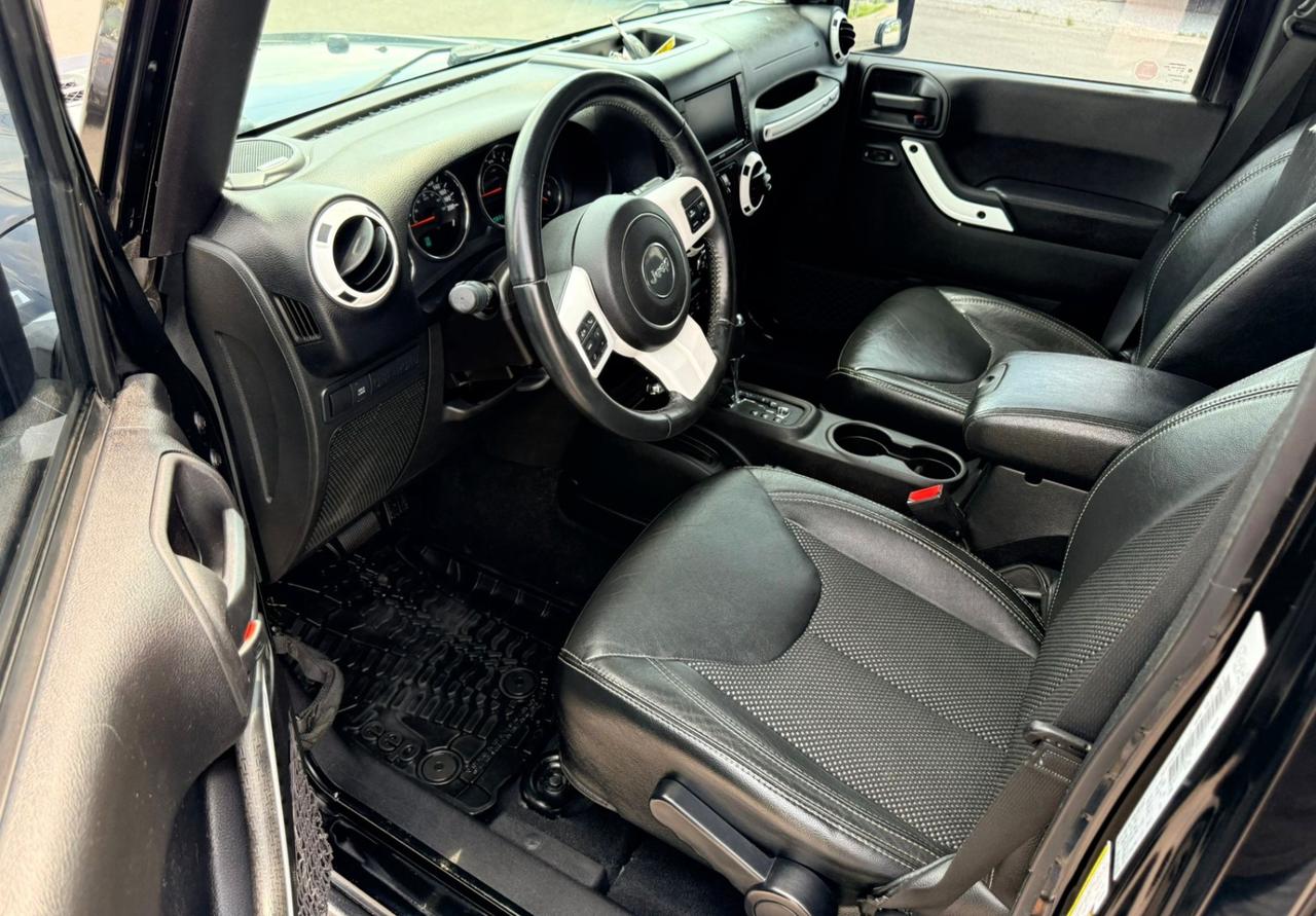 2015 Jeep Wrangler Unlimited Sahara X Photo