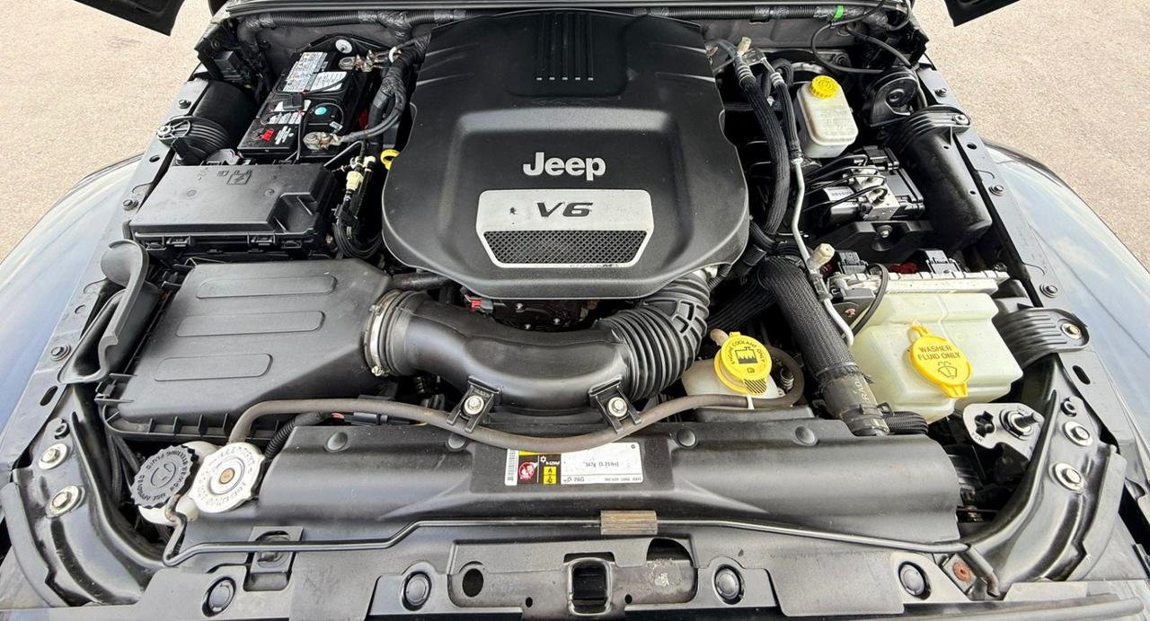 2015 Jeep Wrangler Unlimited Sahara X Photo