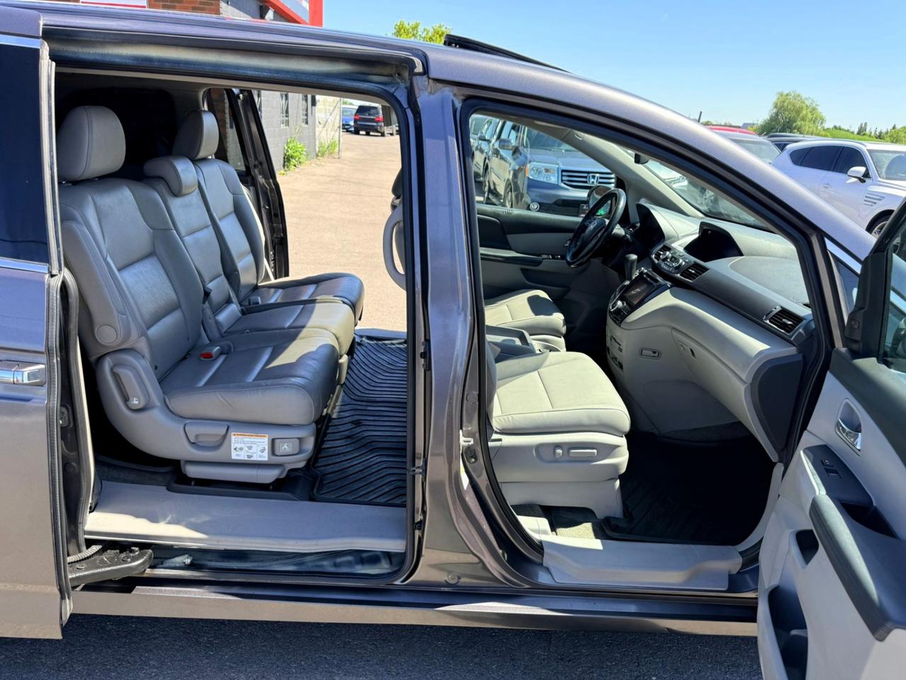 2015 Honda Odyssey 4DR WGN TOURING W/RES & NAVI Photo4