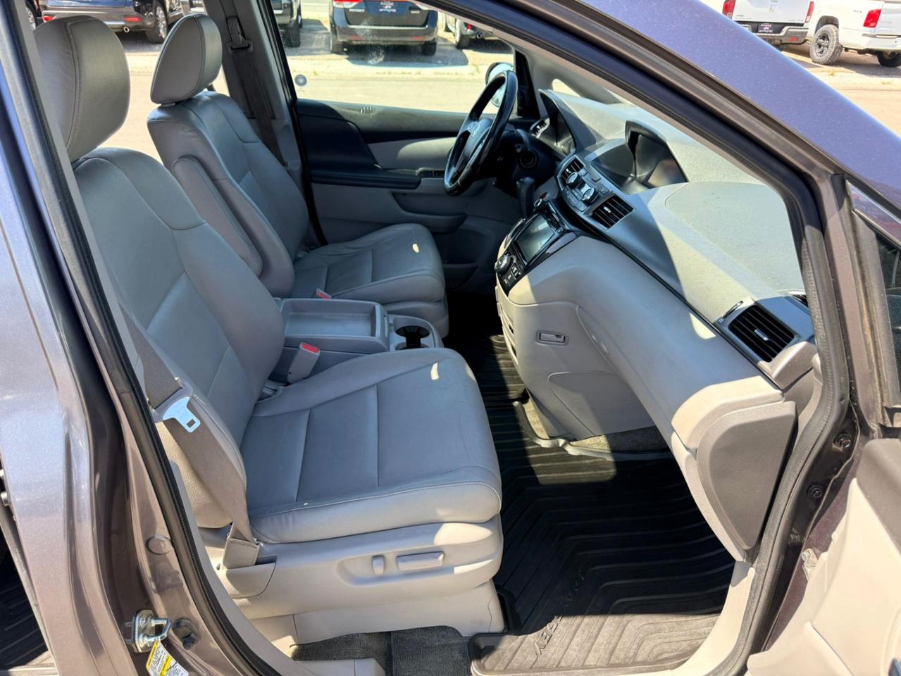 2015 Honda Odyssey 4DR WGN TOURING W/RES & NAVI Photo