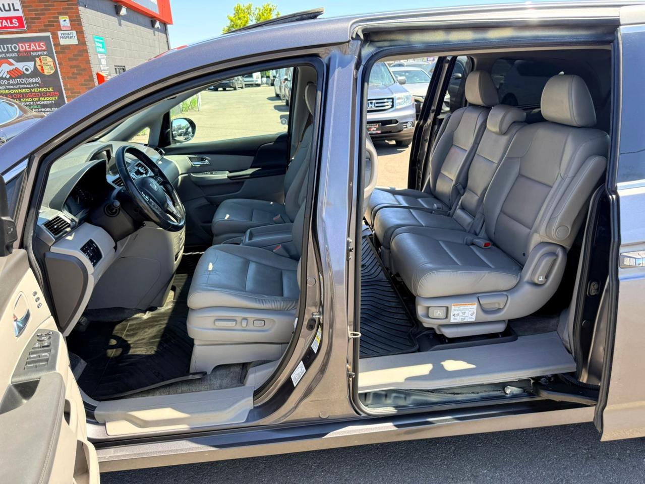 2015 Honda Odyssey 4DR WGN TOURING W/RES & NAVI Photo