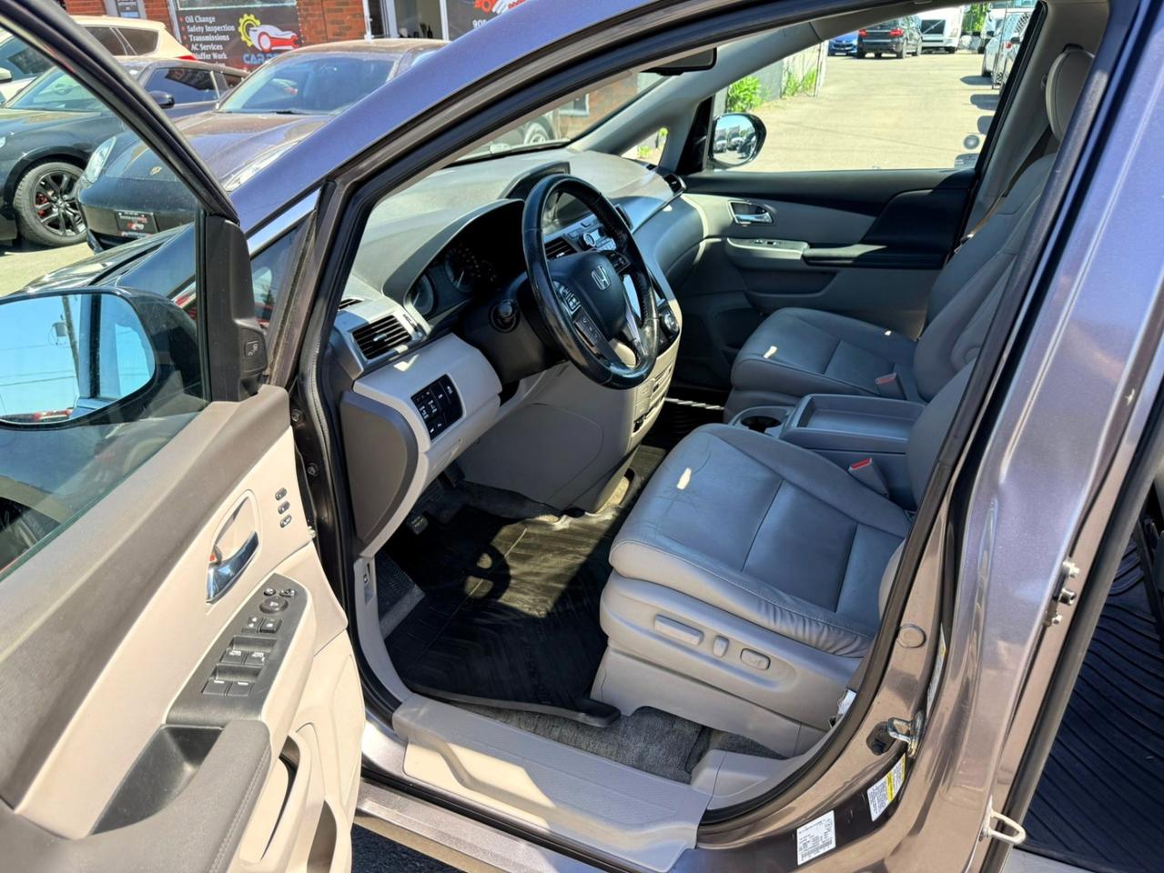 2015 Honda Odyssey 4DR WGN TOURING W/RES & NAVI Photo