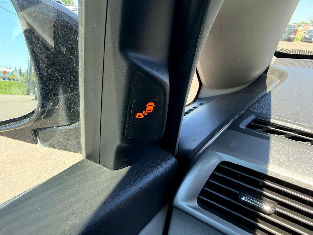 2015 Honda Odyssey 4DR WGN TOURING W/RES & NAVI Photo