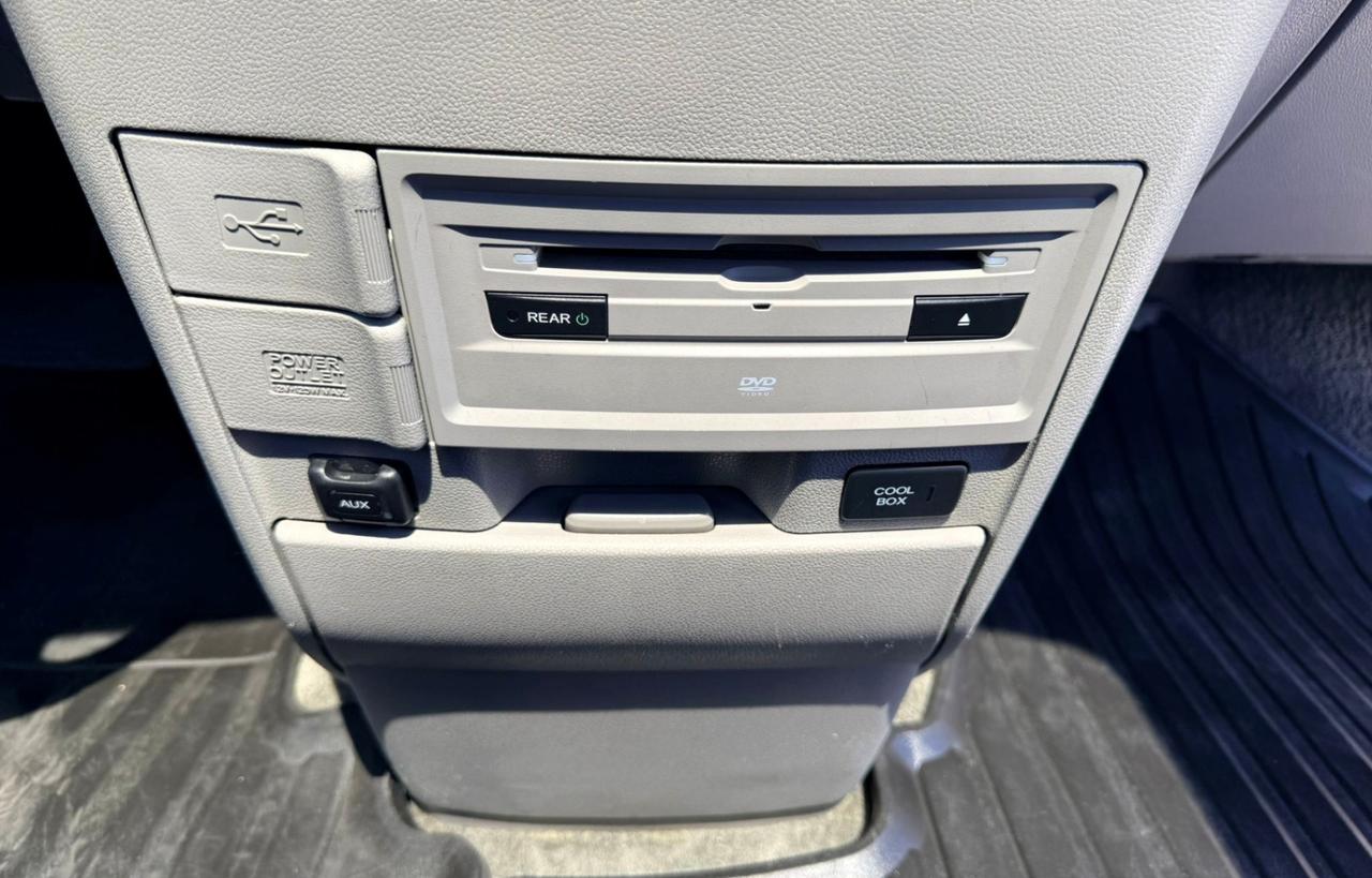 2015 Honda Odyssey 4DR WGN TOURING W/RES & NAVI Photo