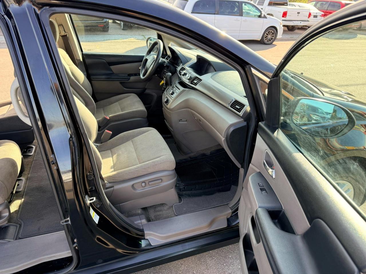 2014 Honda Odyssey LX Photo
