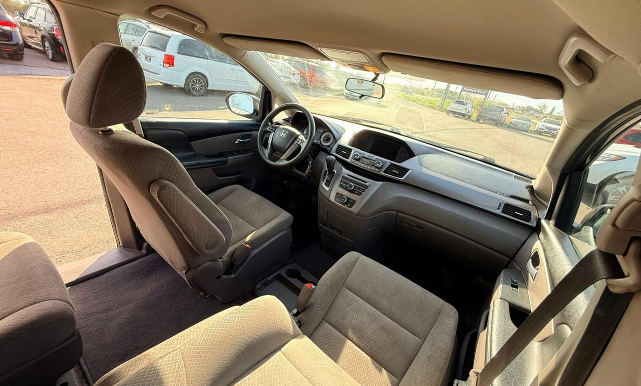 2014 Honda Odyssey LX Photo
