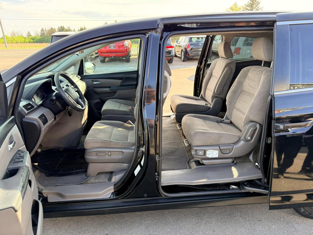 2014 Honda Odyssey LX Photo