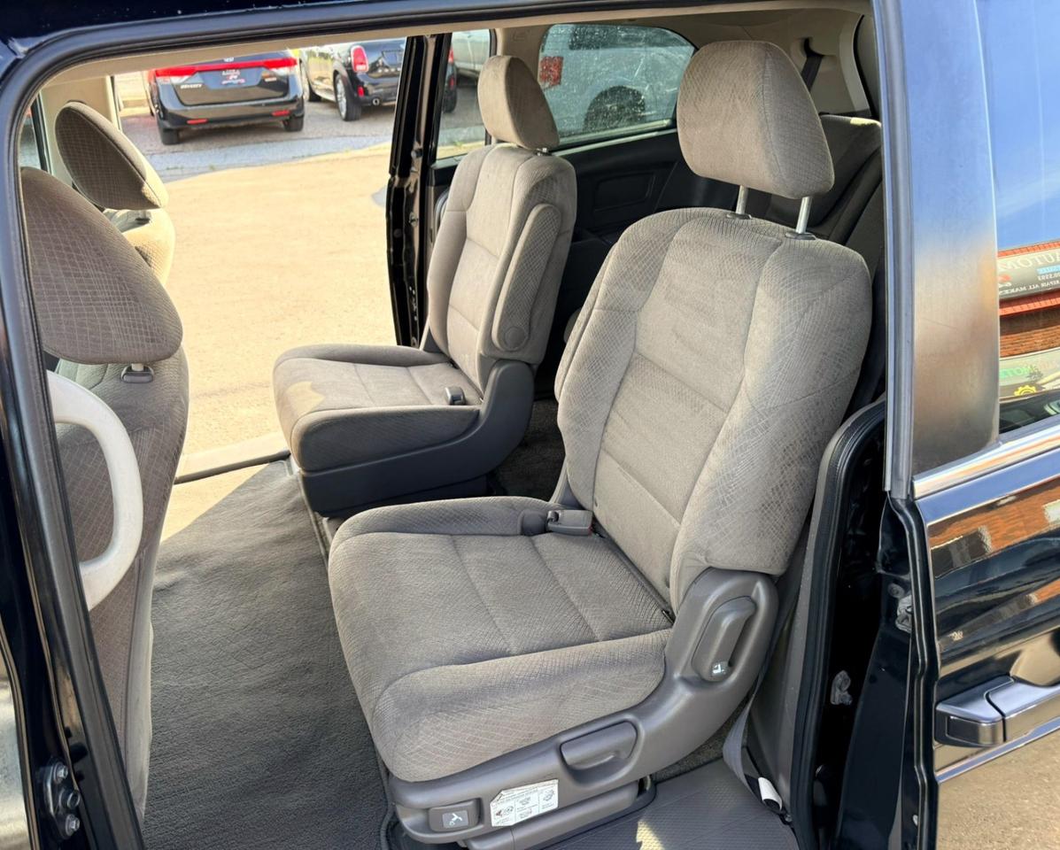 2014 Honda Odyssey LX Photo