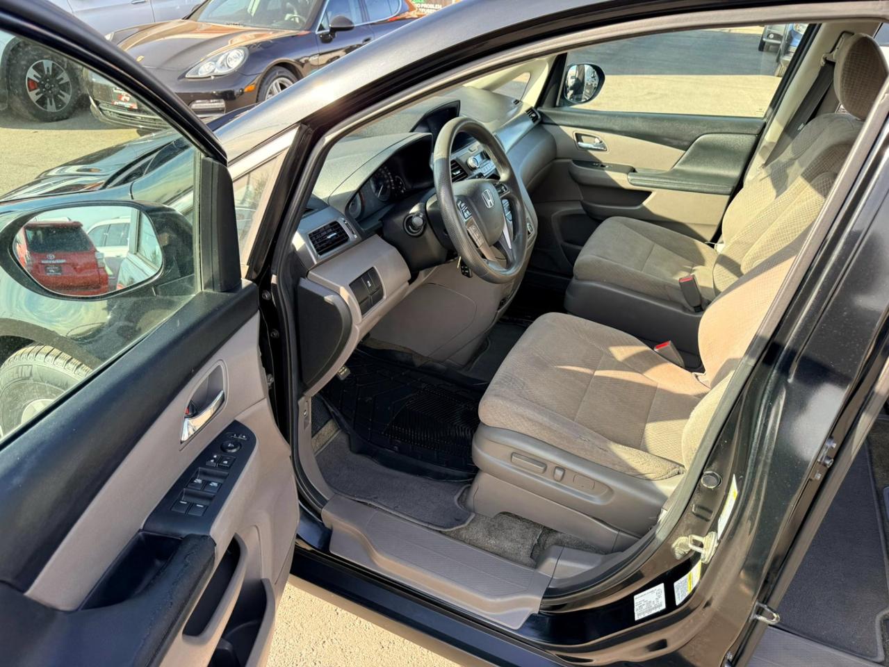 2014 Honda Odyssey LX Photo