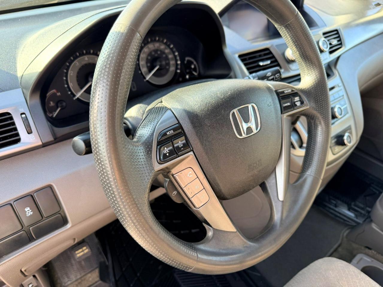 2014 Honda Odyssey LX Photo
