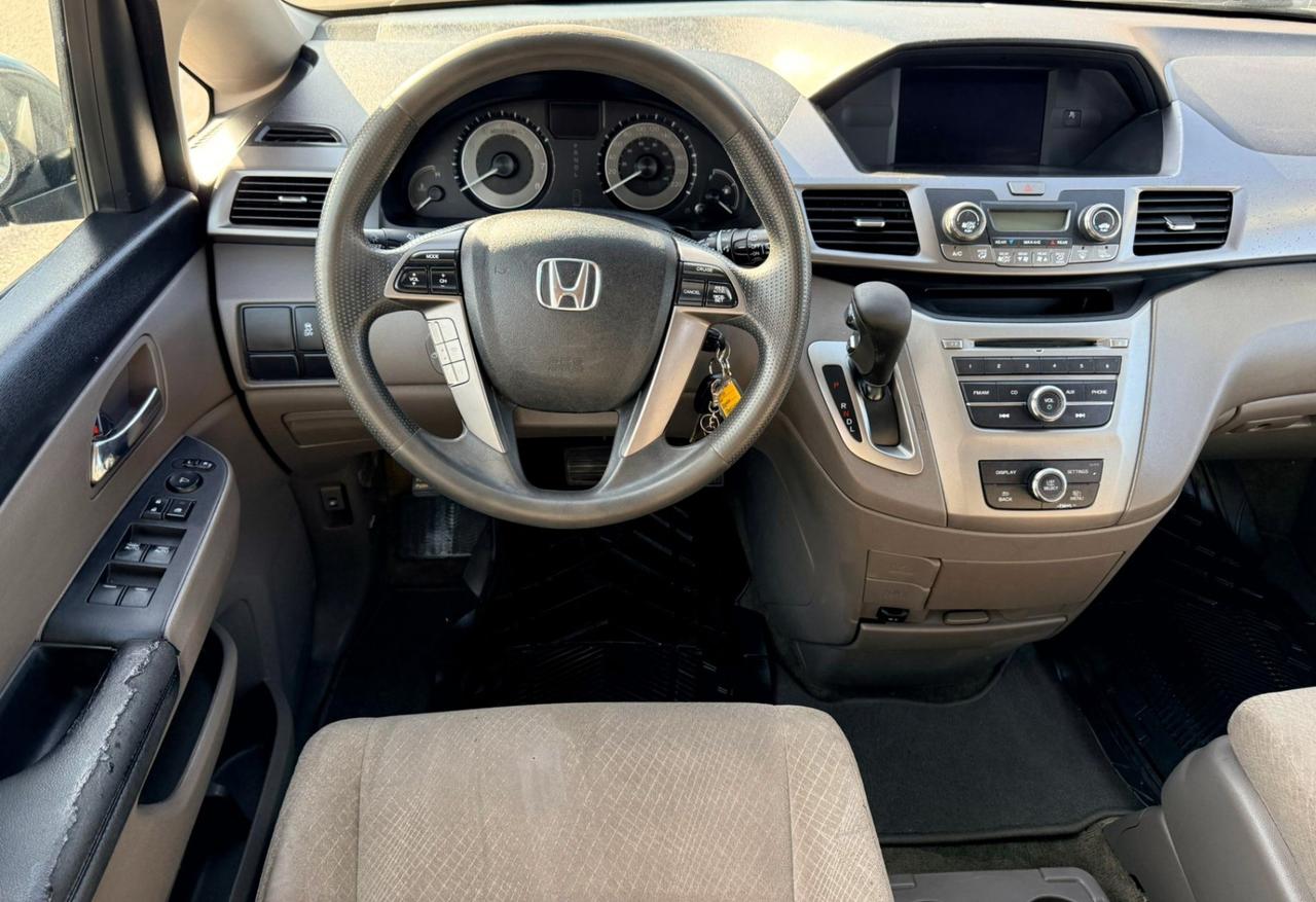 2014 Honda Odyssey LX Photo