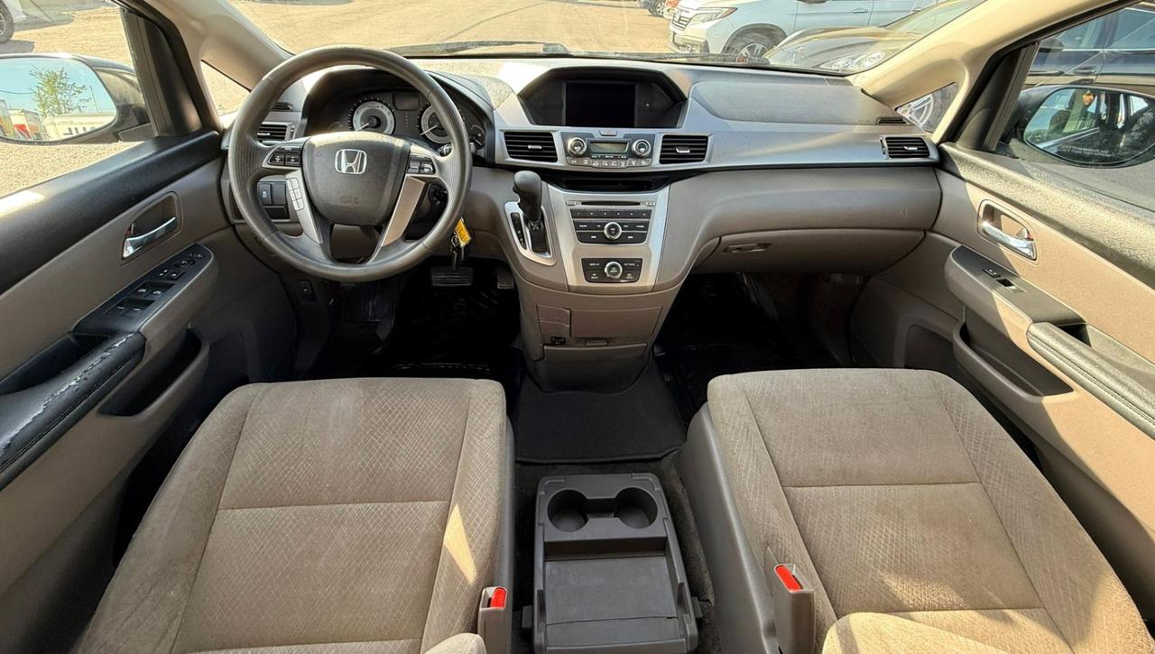 2014 Honda Odyssey LX Photo