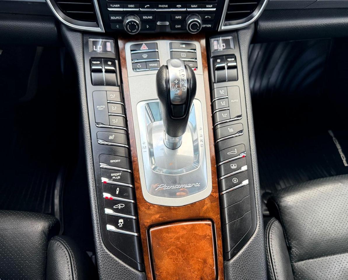 2011 Porsche Panamera 4dr HB 4S Photo