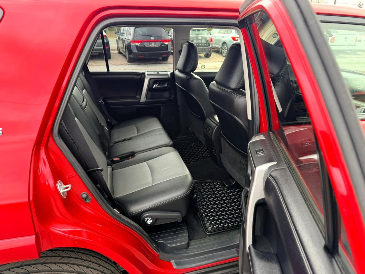 2017 Toyota 4Runner SR5 4WD Photo4