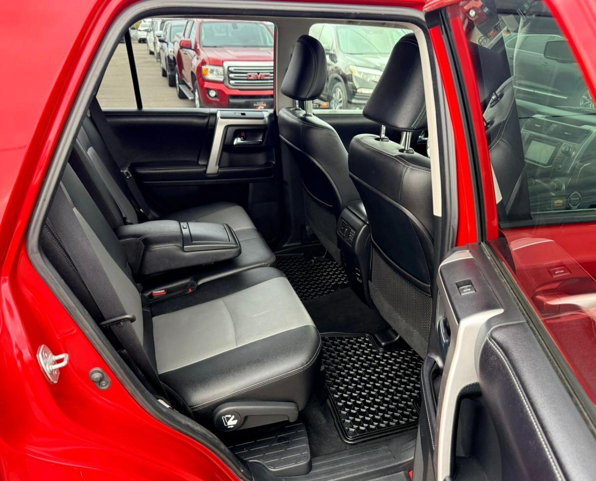 2017 Toyota 4Runner SR5 4WD Photo3