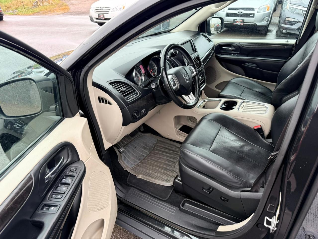 2018 Dodge Grand Caravan Crew Plus Photo