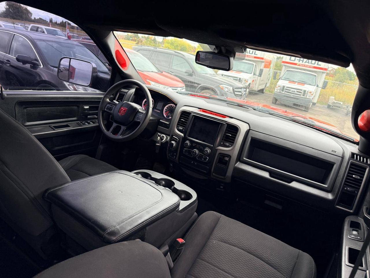 2019 RAM 1500 Classic TRADESMAN 4X4 CREW CAB 5'7" BOX Photo