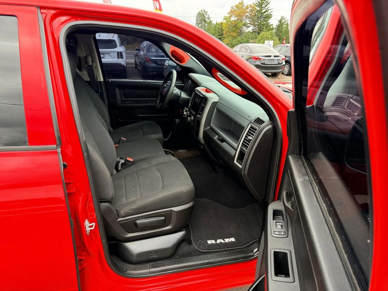 2019 RAM 1500 Classic TRADESMAN 4X4 CREW CAB 5'7" BOX Photo