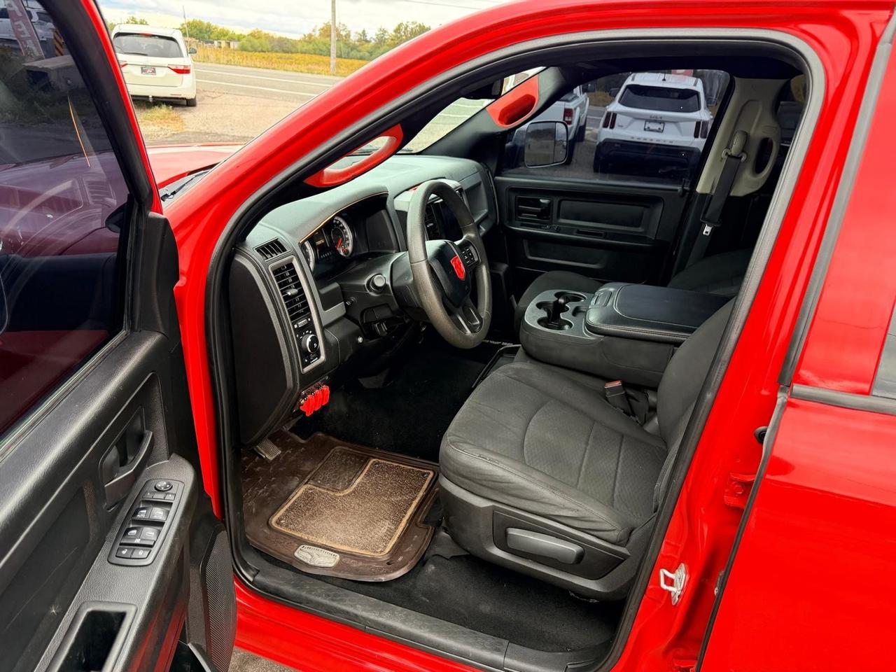 2019 RAM 1500 Classic TRADESMAN 4X4 CREW CAB 5'7" BOX Photo