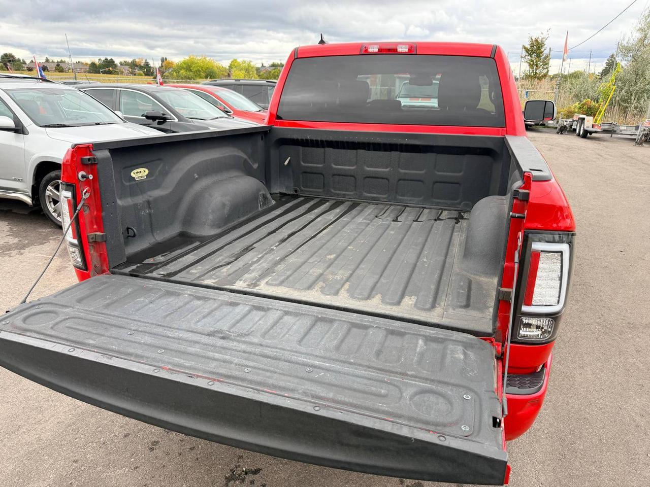 2019 RAM 1500 Classic TRADESMAN 4X4 CREW CAB 5'7" BOX Photo