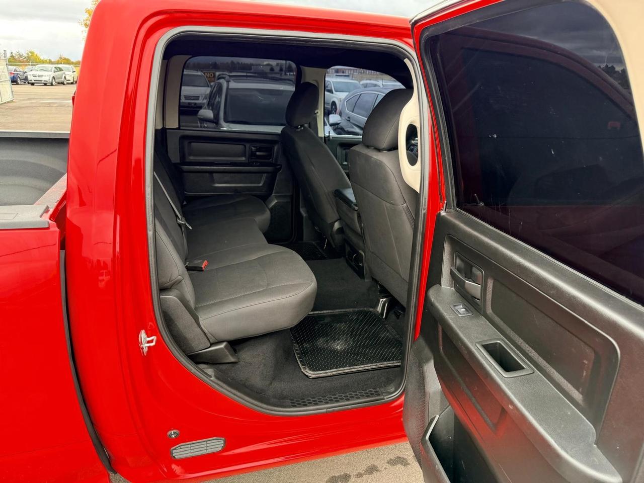 2019 RAM 1500 Classic TRADESMAN 4X4 CREW CAB 5'7" BOX Photo
