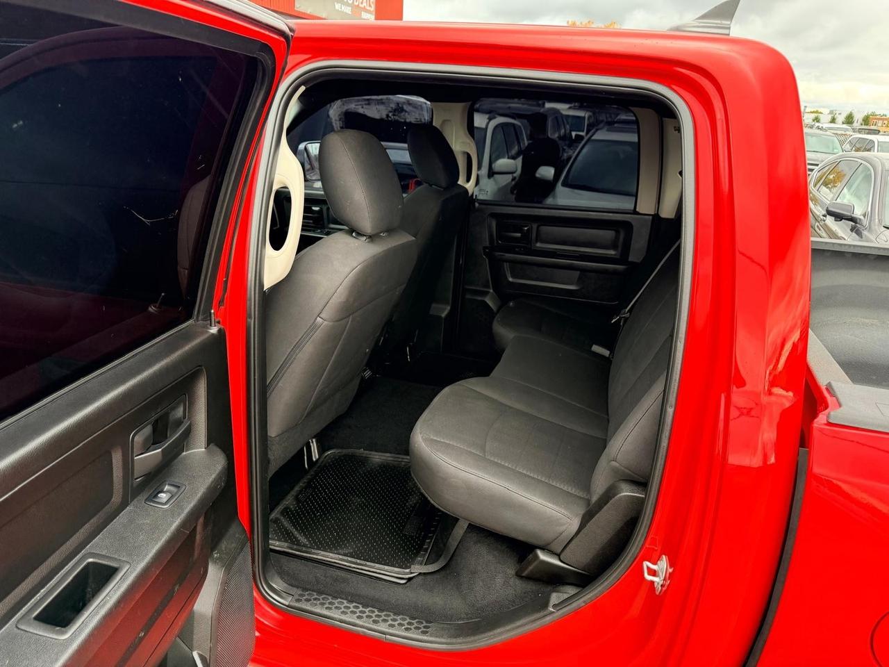2019 RAM 1500 Classic TRADESMAN 4X4 CREW CAB 5'7" BOX Photo