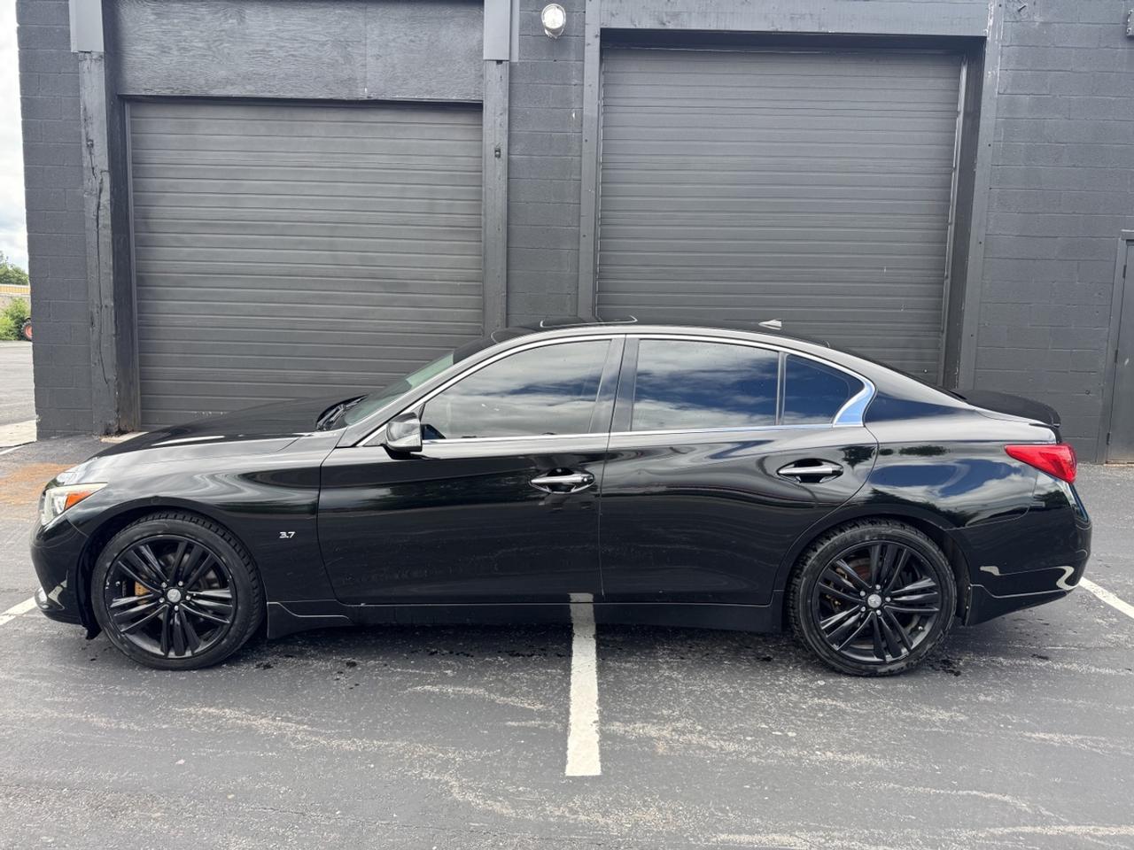 2015 Infiniti Q50 Limited Photo2