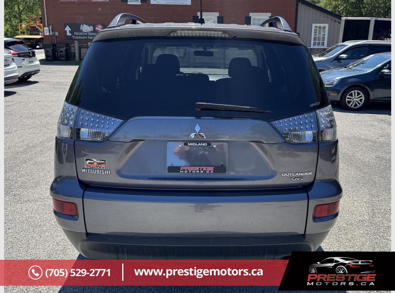 2010 Mitsubishi Outlander XLS Photo