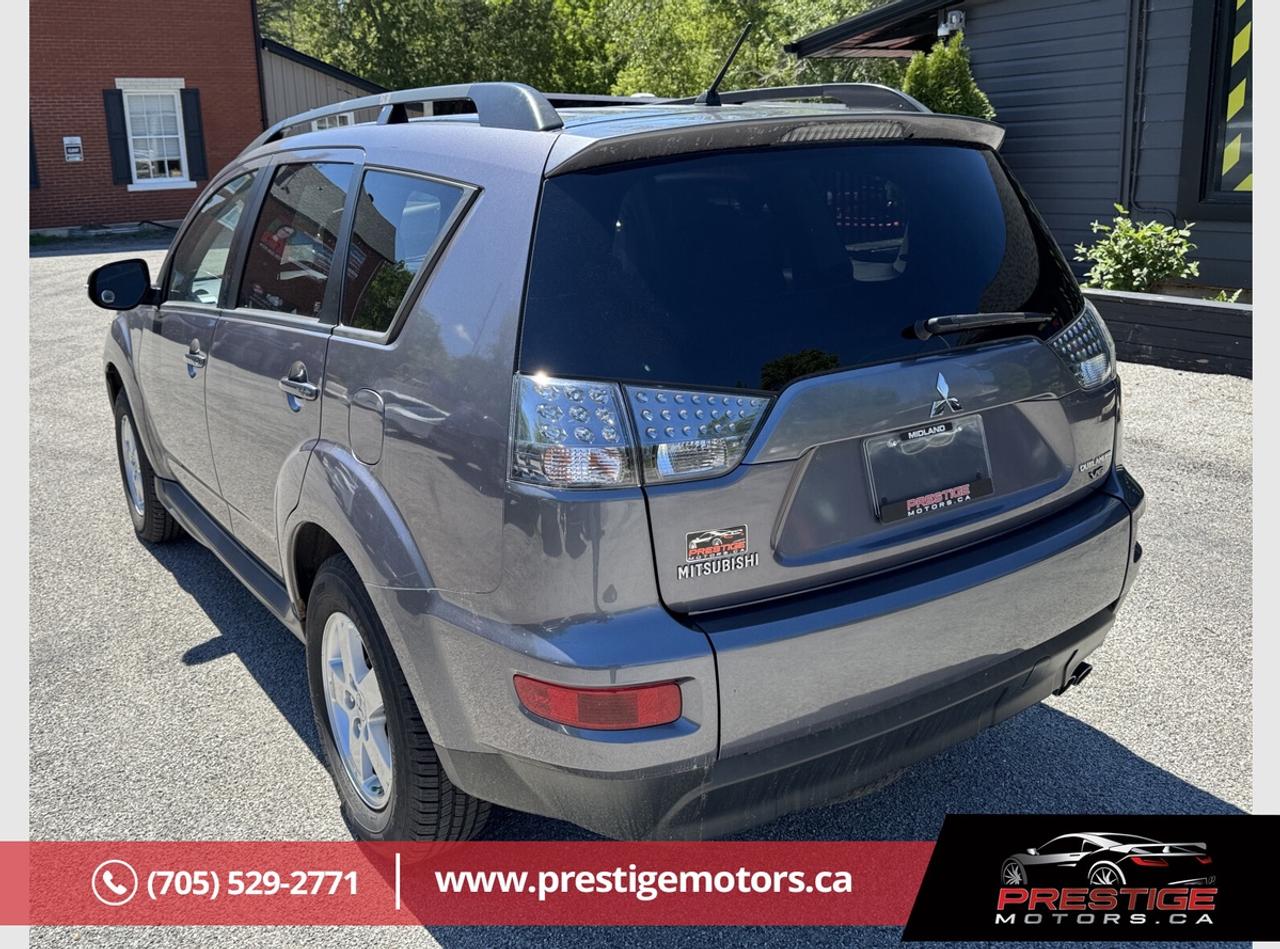 2010 Mitsubishi Outlander XLS Photo