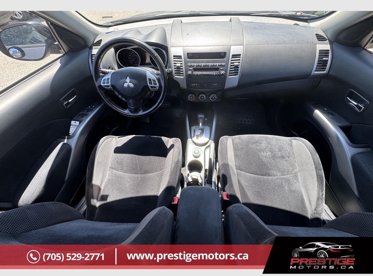 2010 Mitsubishi Outlander XLS Photo