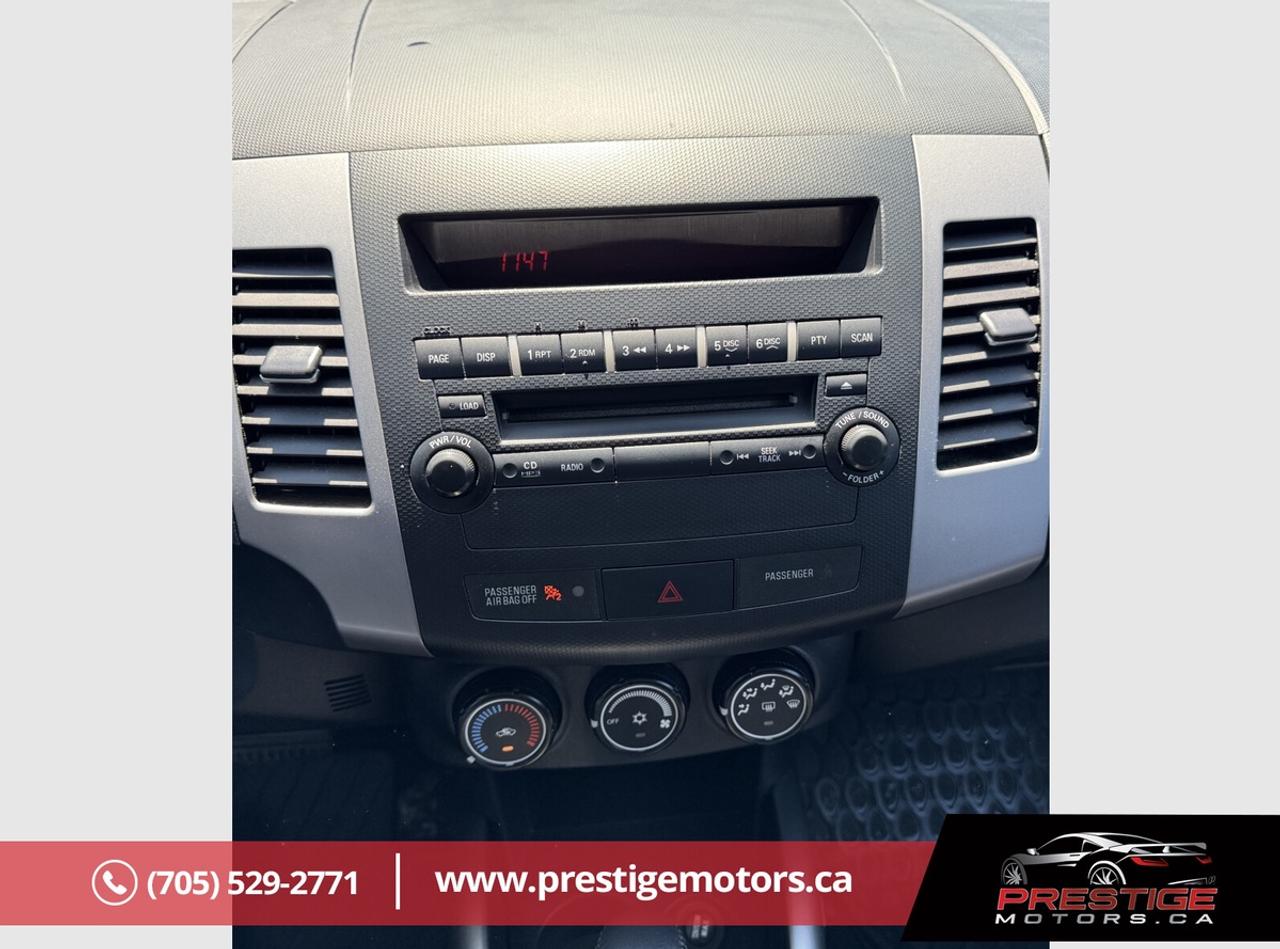 2010 Mitsubishi Outlander XLS Photo
