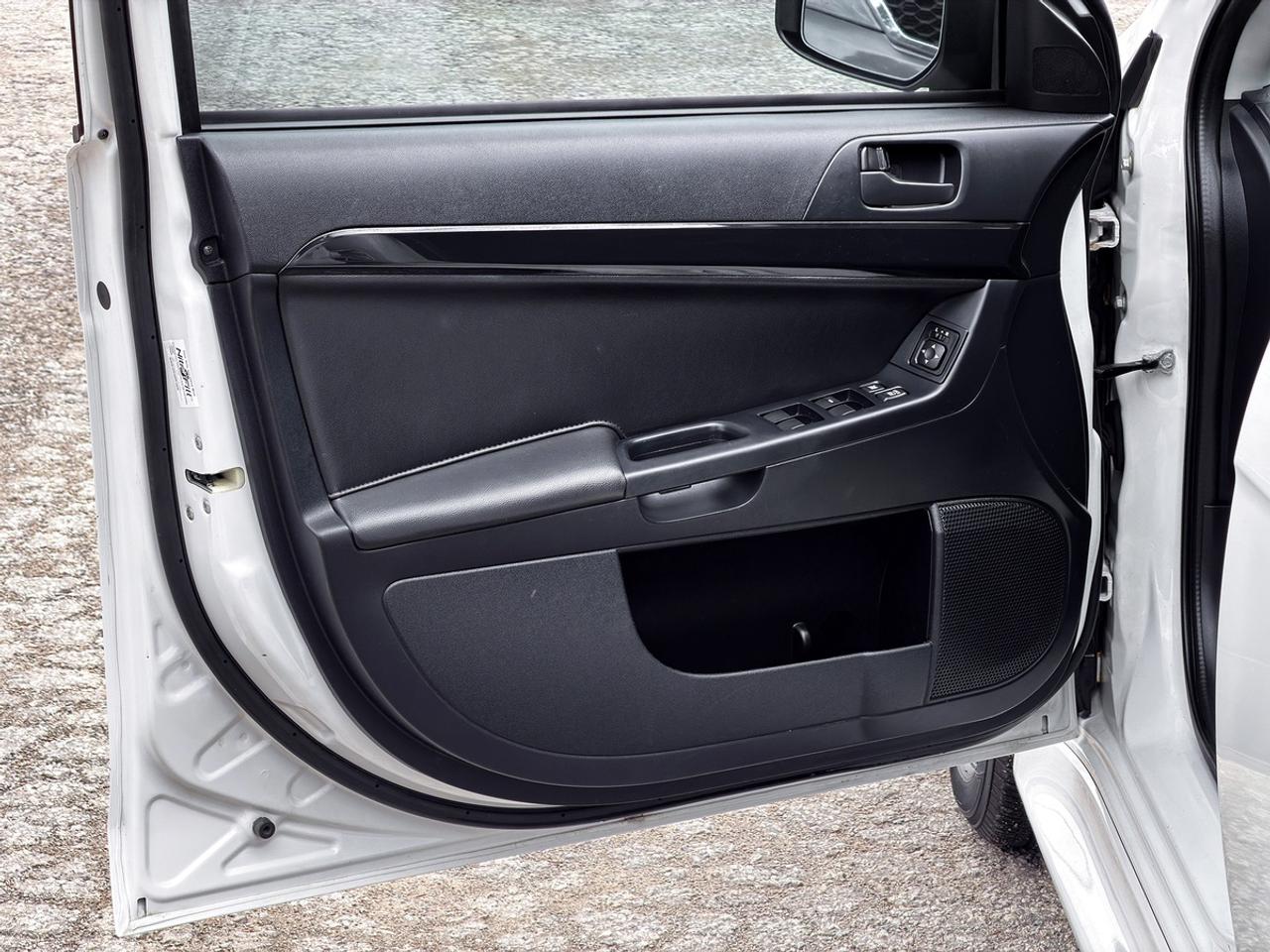 2016 Mitsubishi Lancer se Limited Photo