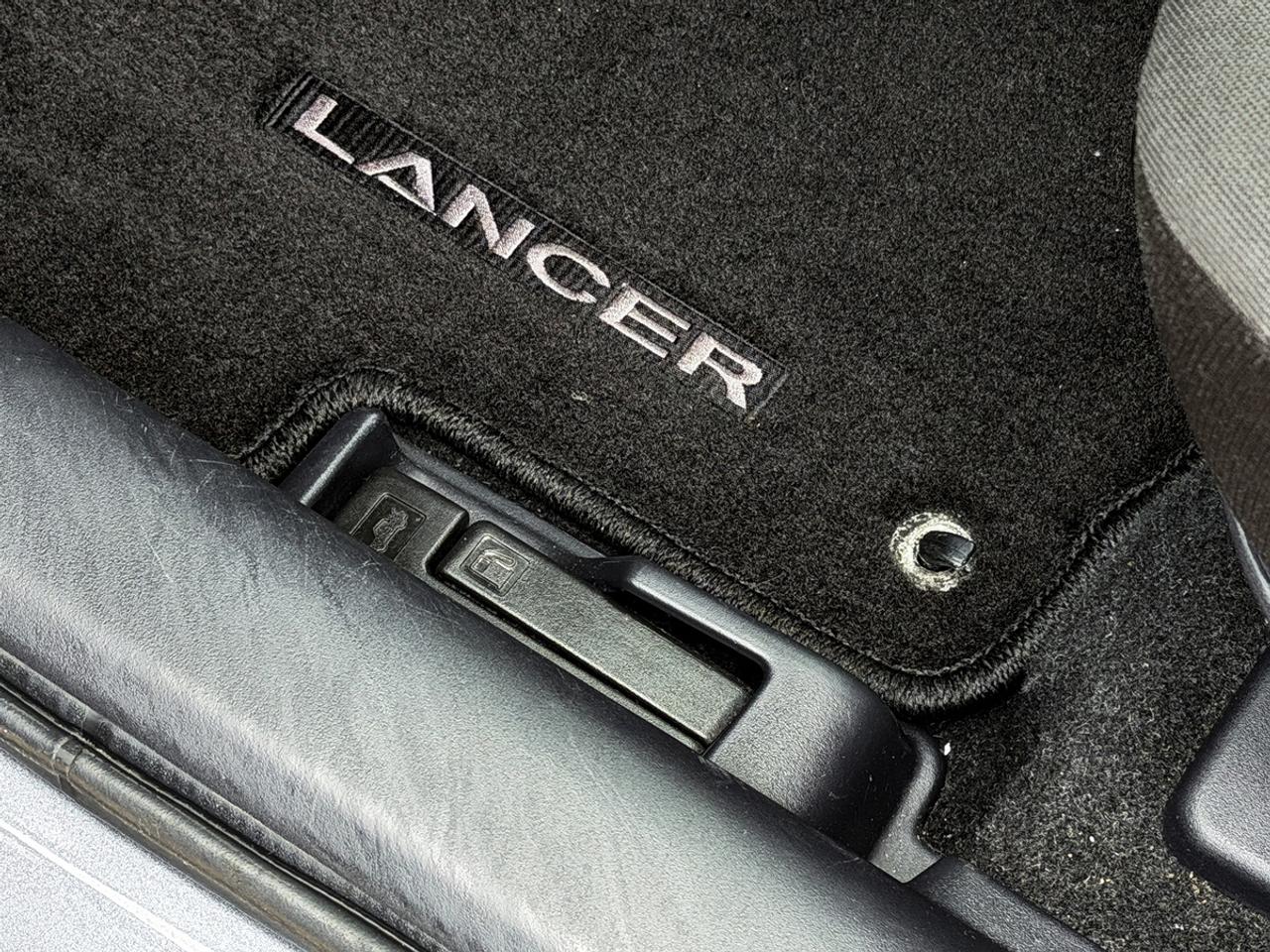 2009 Mitsubishi Lancer ES Sport Photo