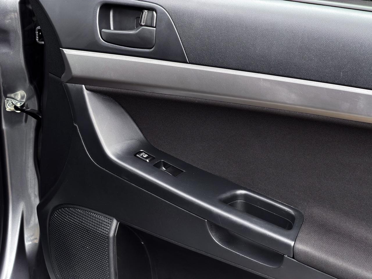 2009 Mitsubishi Lancer ES Sport Photo