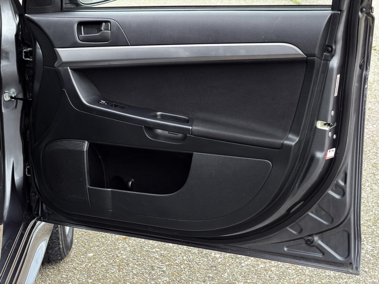 2009 Mitsubishi Lancer ES Sport Photo