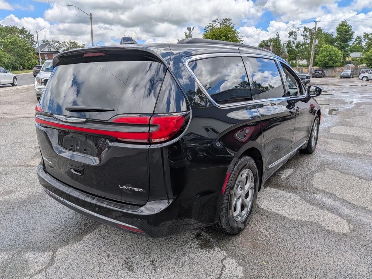 2022 Chrysler Pacifica Limited Photo