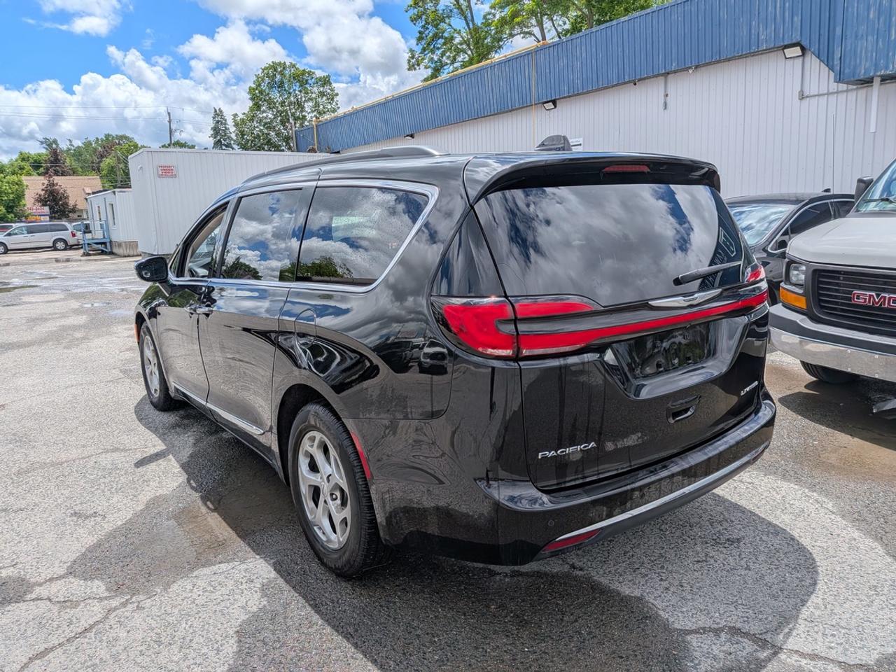 2022 Chrysler Pacifica Limited Photo