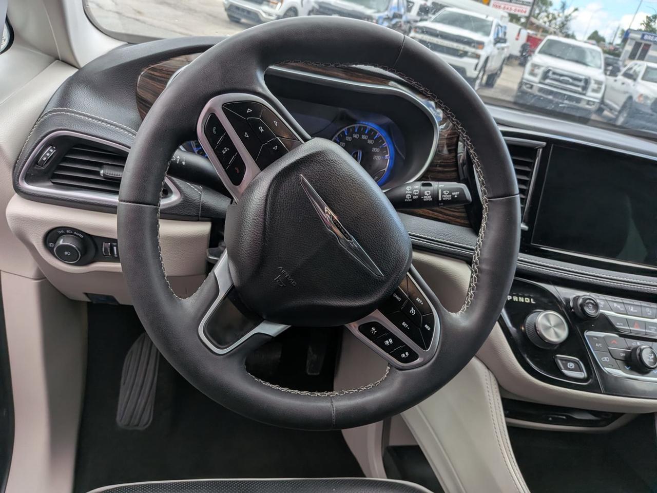 2022 Chrysler Pacifica Limited Photo