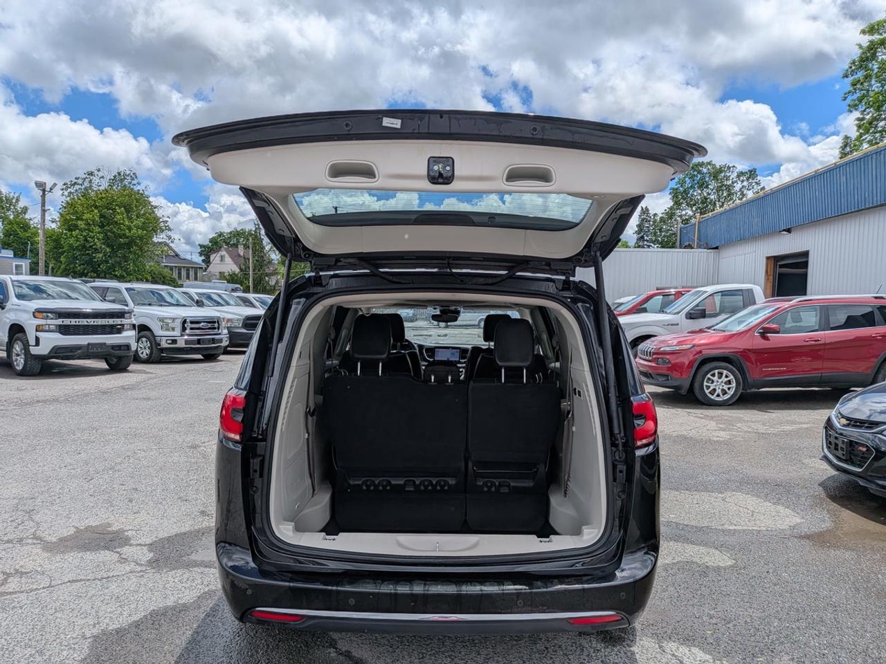 2022 Chrysler Pacifica Limited Photo