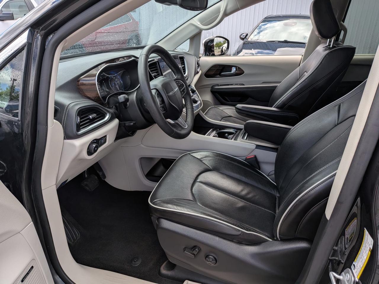 2022 Chrysler Pacifica Limited Photo