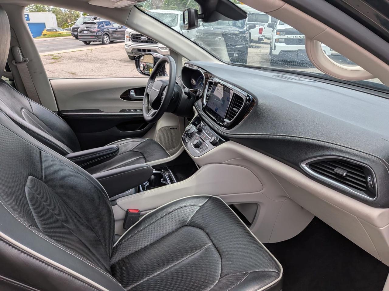 2022 Chrysler Pacifica Limited Photo
