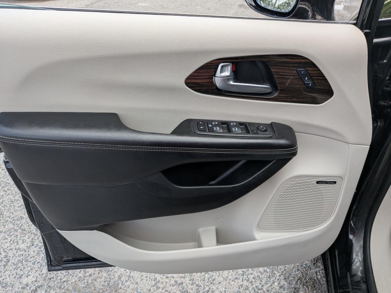 2022 Chrysler Pacifica Limited Photo