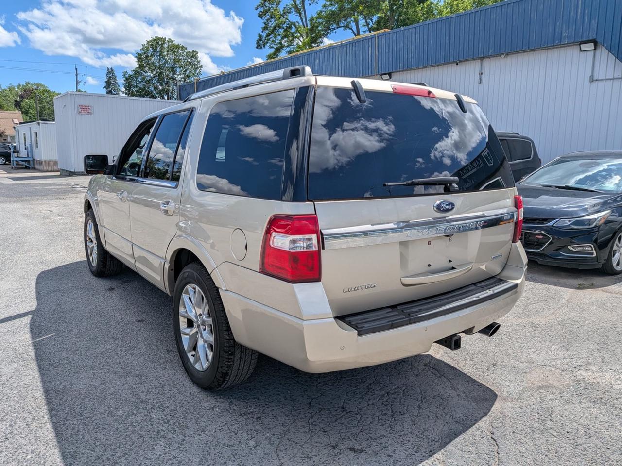 2017 Ford Expedition Limited  Photo