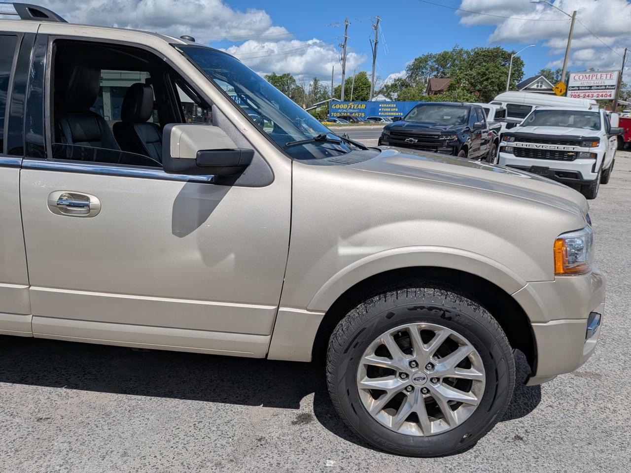 2017 Ford Expedition Limited  Photo