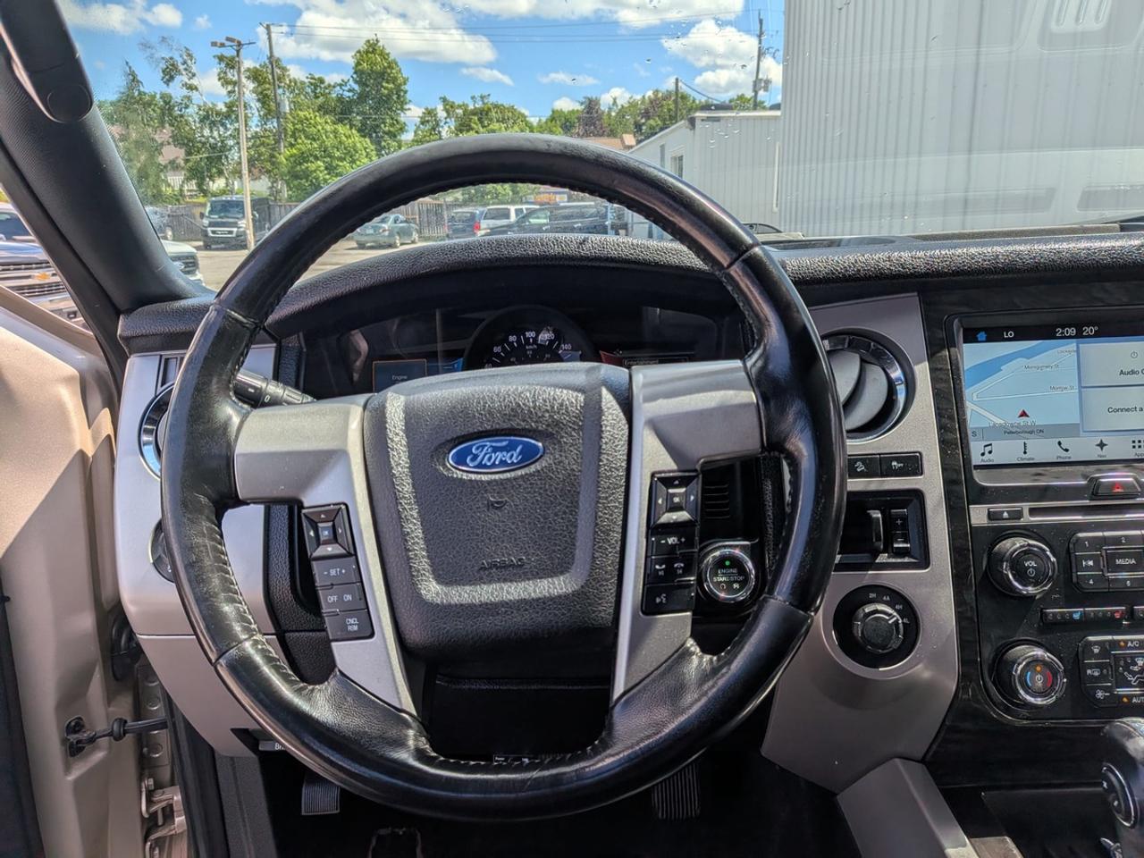 2017 Ford Expedition Limited  Photo