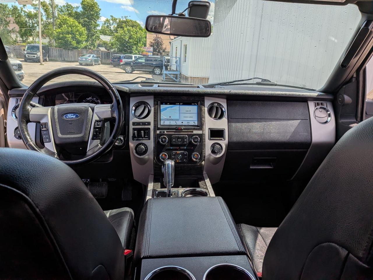 2017 Ford Expedition Limited  Photo