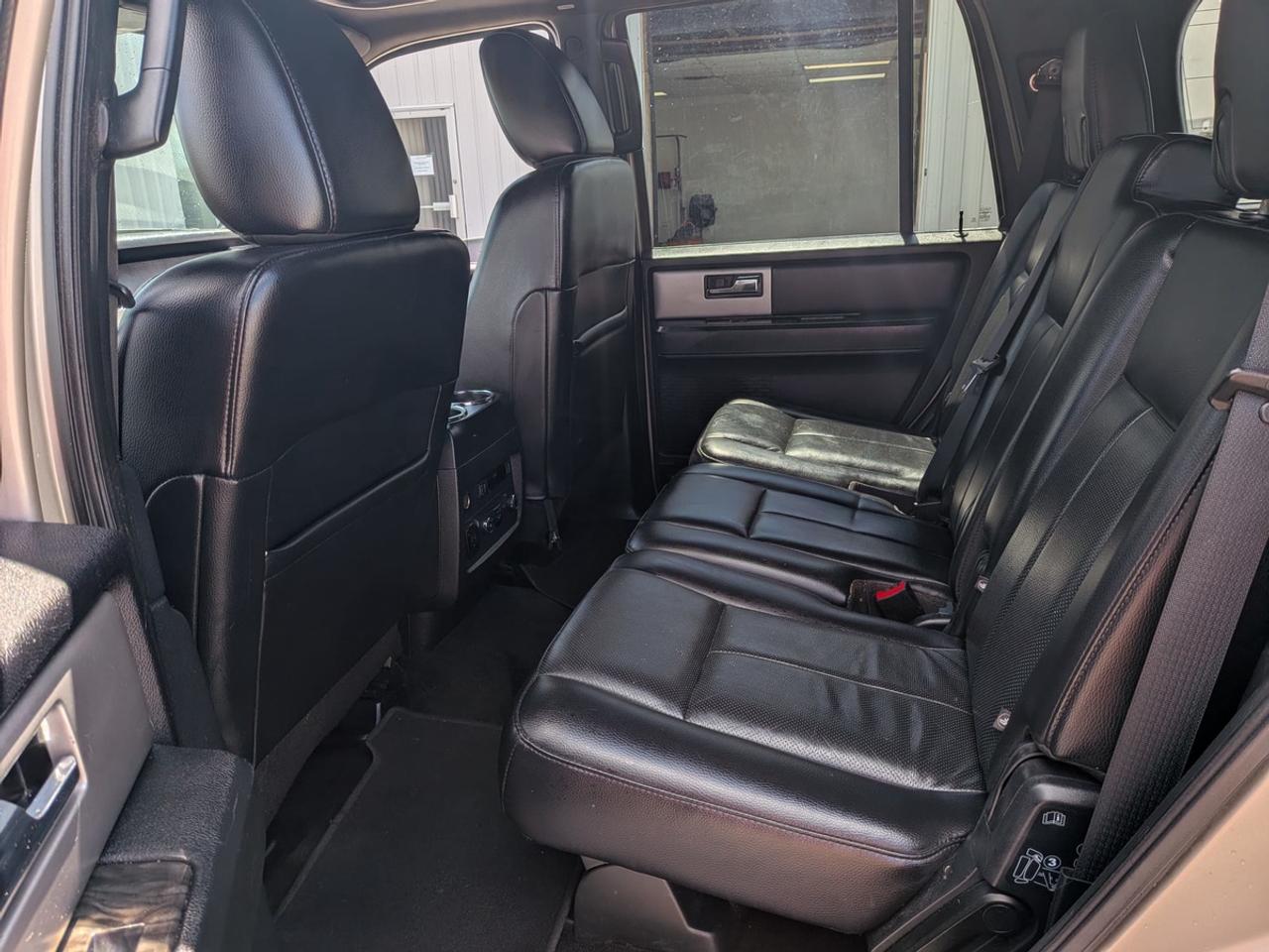 2017 Ford Expedition Limited  Photo
