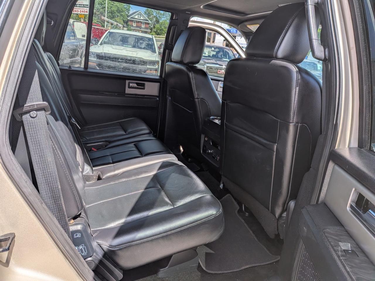 2017 Ford Expedition Limited  Photo