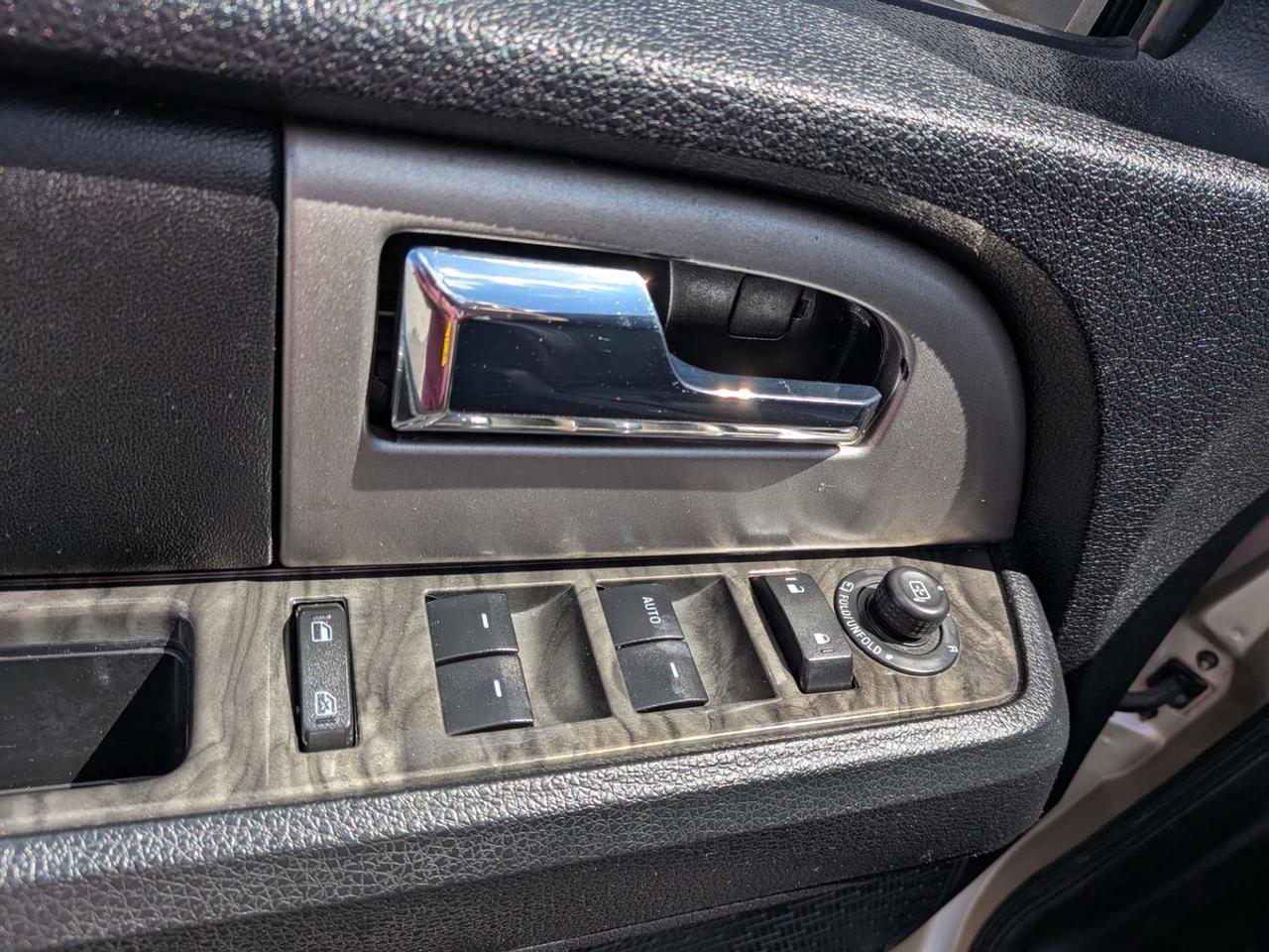 2017 Ford Expedition Limited  Photo